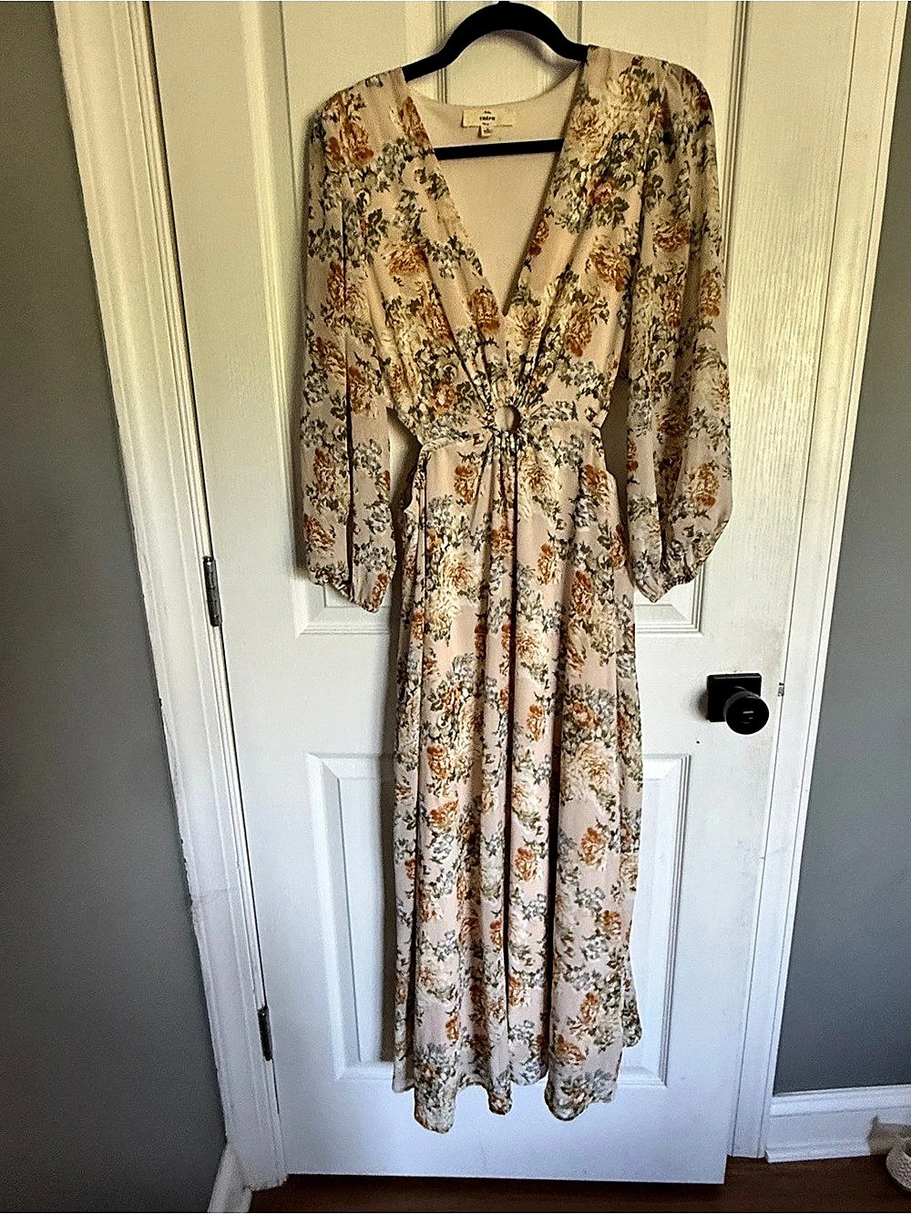 entro Floral Maxi Dress in Cream Size Large